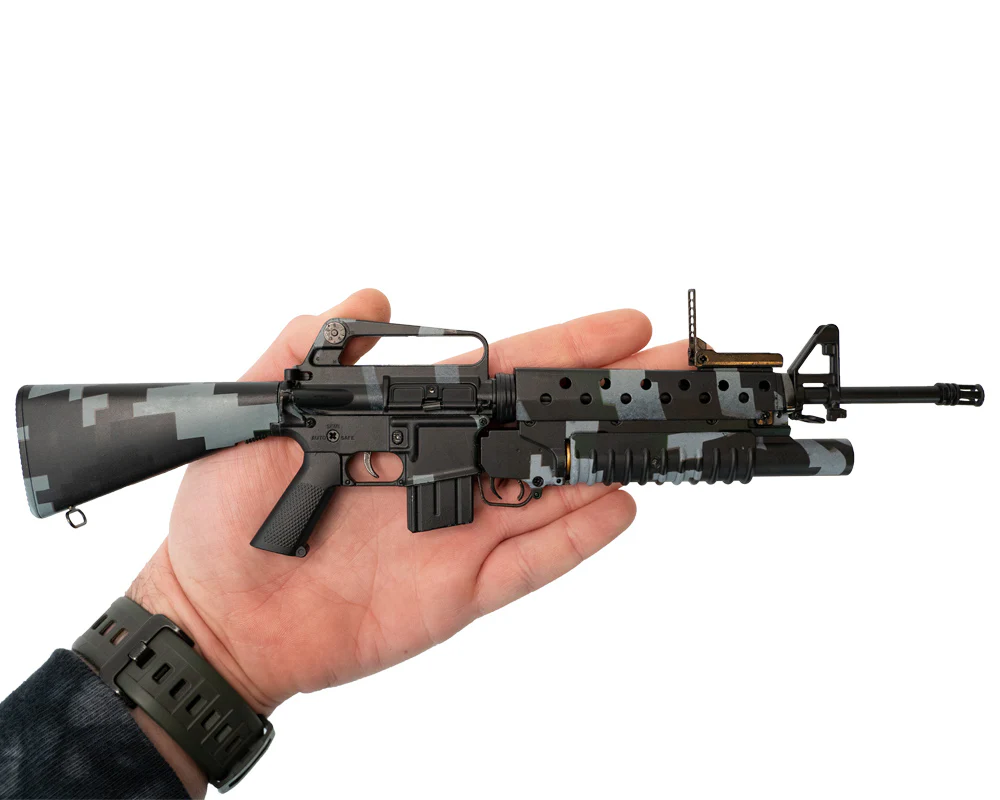 M16A1 1:3 Scale Model - Limited Edition - Image 4